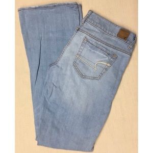 American Eagle ARTIST Flared Low Rise Size 6 Reg